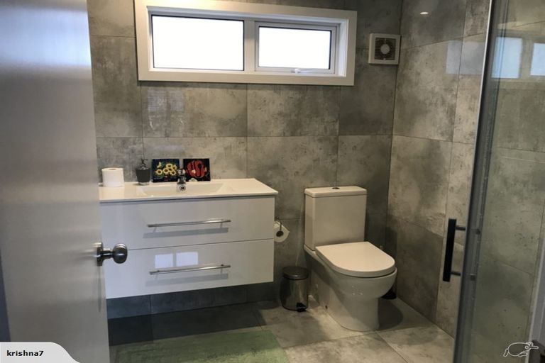 Photo of property in 6 Tadley Court, Goodwood Heights, Auckland, 2105