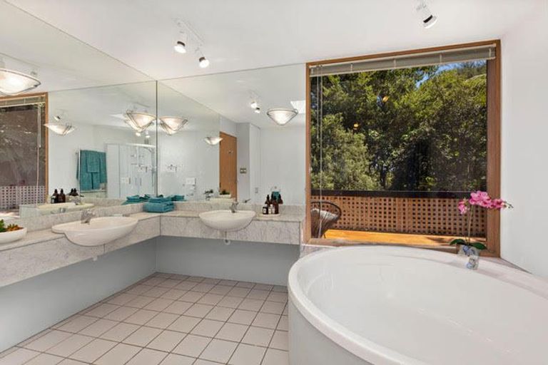 Photo of property in 3 Whiorau Grove, Lowry Bay, Lower Hutt, 5013