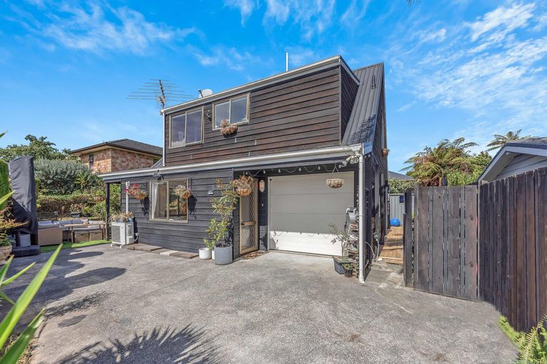 Photo of property in 2/7 Mccall Place, Opaheke, Papakura, 2113