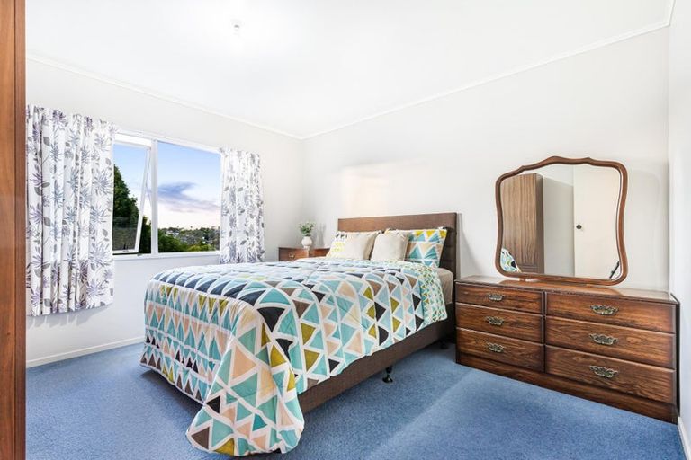 Photo of property in 22 Styca Place, Sunnyvale, Auckland, 0612