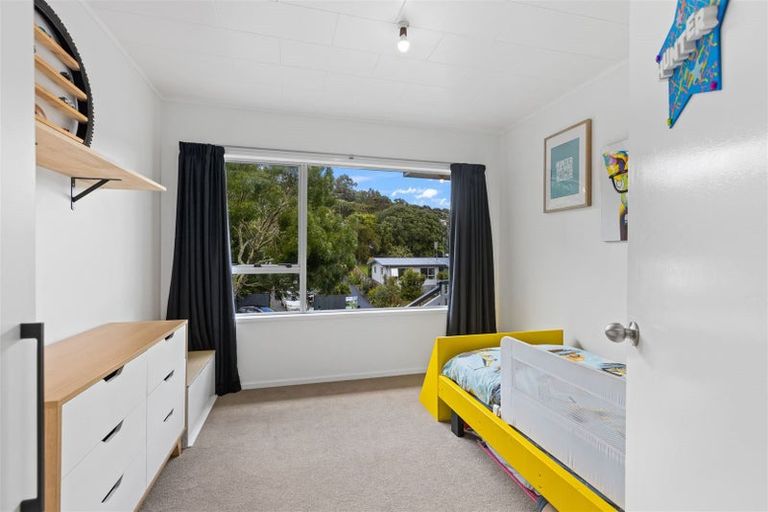 Photo of property in 16 William Hadlow Place, Hatfields Beach, Orewa, 0931