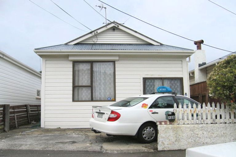 Photo of property in 125 Onepu Road, Lyall Bay, Wellington, 6022