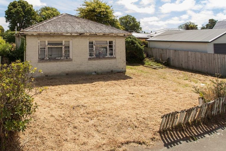 Photo of property in 69 Cleveland Street, Edgeware, Christchurch, 8013