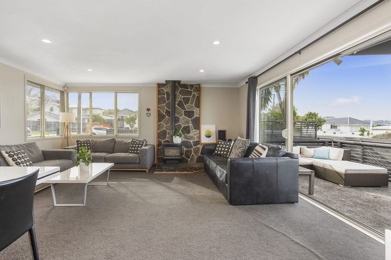 Photo of property in 18 House Avenue, Mangere Bridge, Auckland, 2022