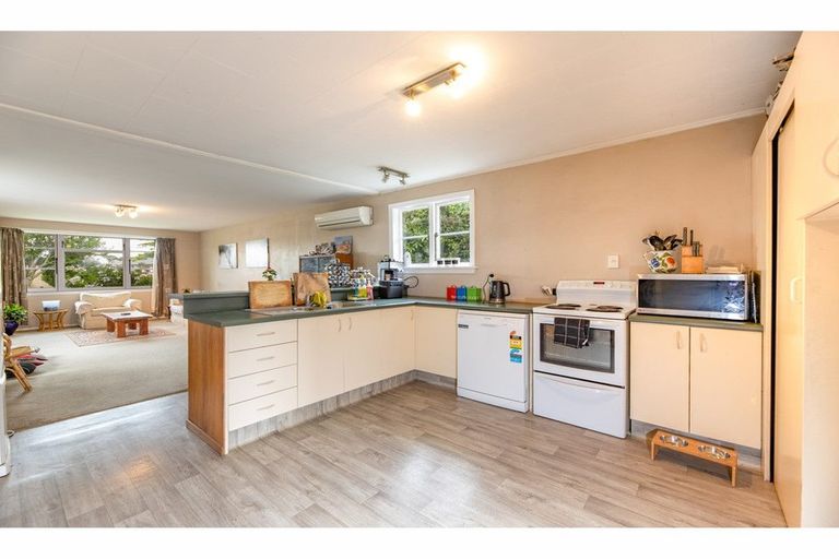 Photo of property in 54 Farquhars Road, Redwood, Christchurch, 8051