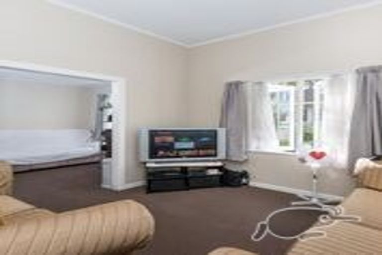 Photo of property in 154 Lincoln Road, Henderson, Auckland, 0610