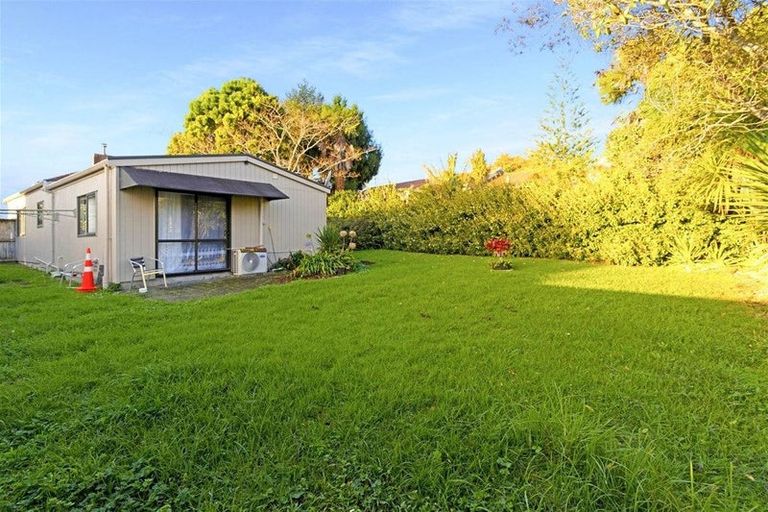 Photo of property in 29 Awaroa Road, Sunnyvale, Auckland, 0612