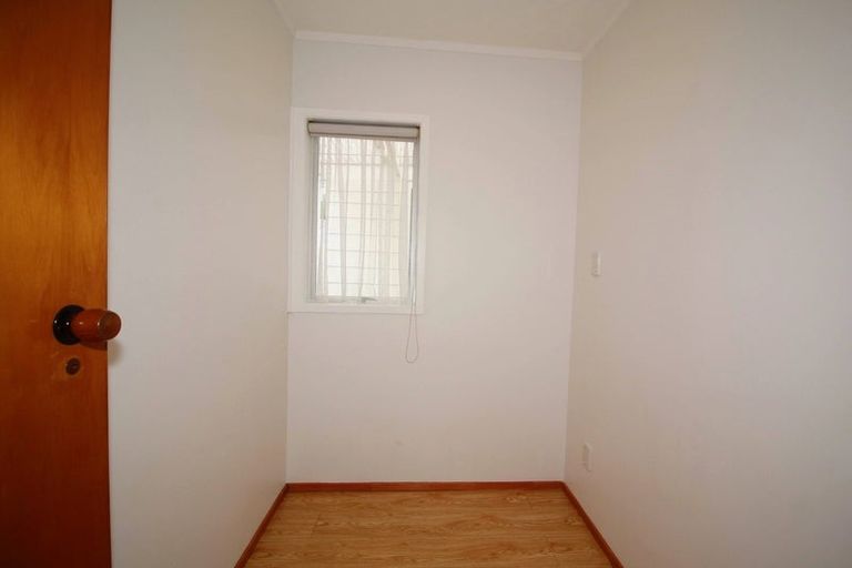 Photo of property in 2/12 Sherwood Avenue, Te Atatu South, Auckland, 0610