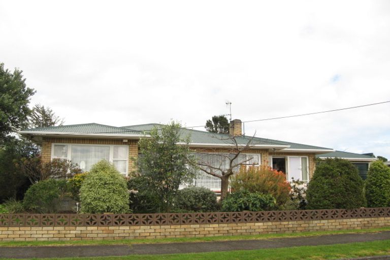 Photo of property in 105 Broadway, Waitara, 4320
