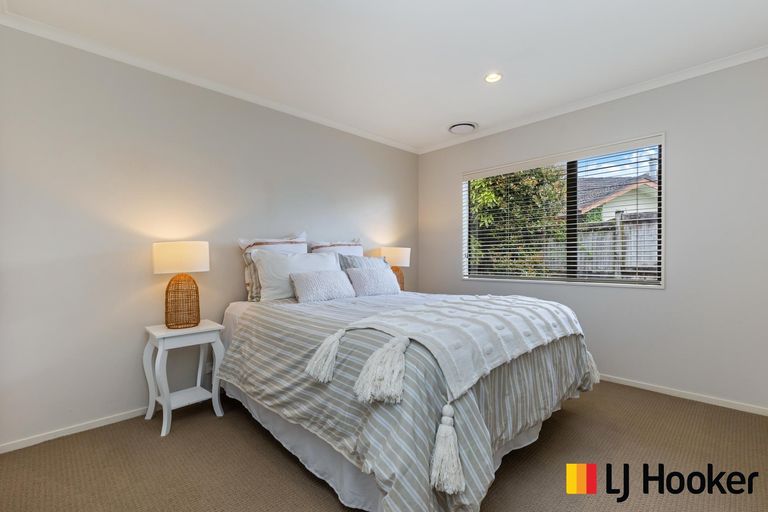 Photo of property in 11 Allerton Place, Wattle Downs, Auckland, 2103