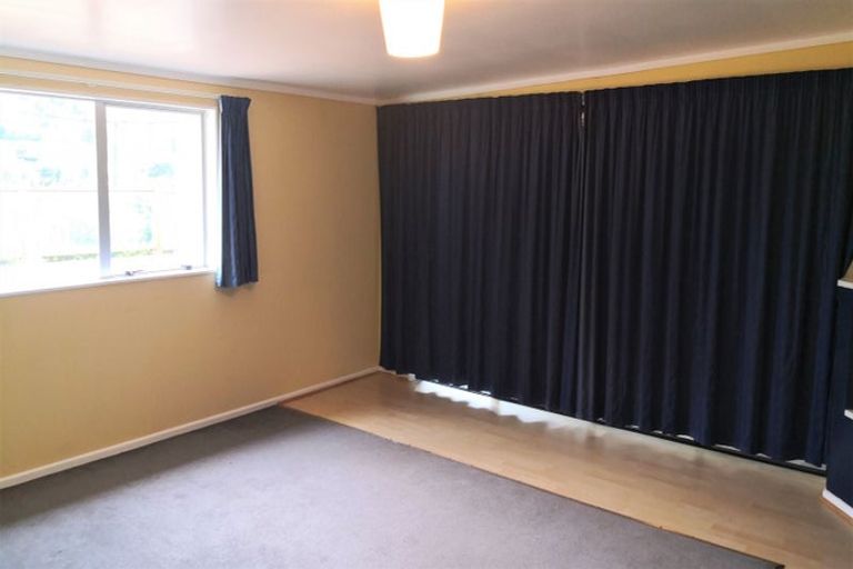 Photo of property in 23 Rembrandt Avenue, Tawa, Wellington, 5028