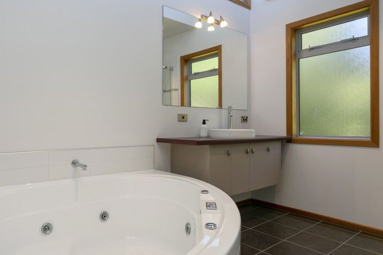 Photo of property in 10 Cameron Drive, Acacia Bay, Taupo, 3385