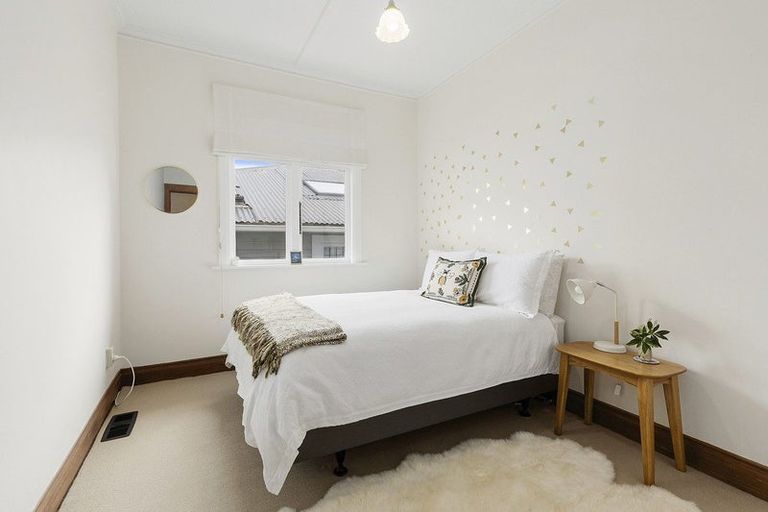 Photo of property in 11 Firth Terrace, Karori, Wellington, 6012