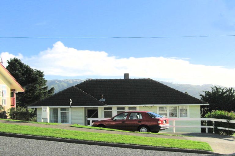 Photo of property in 64 Sievers Grove, Cannons Creek, Porirua, 5024