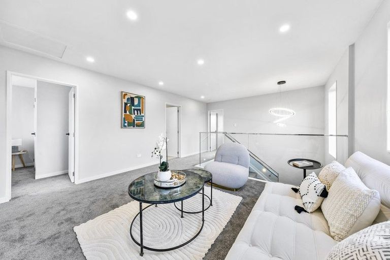 Photo of property in 63 Mcindoe Road, Kumeu, 0810