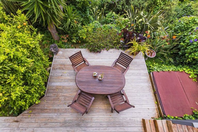 Photo of property in 12 Cobden Crescent, Bluff Hill, Napier, 4110