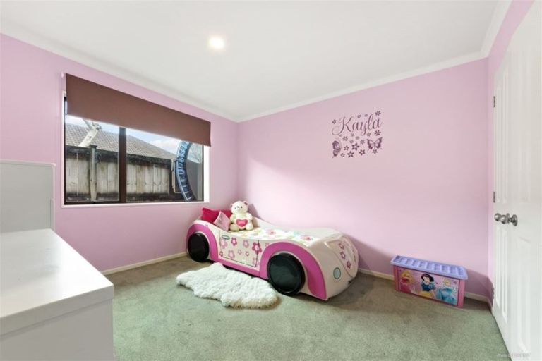 Photo of property in 62 Thornbury Crescent, East Tamaki Heights, Auckland, 2016