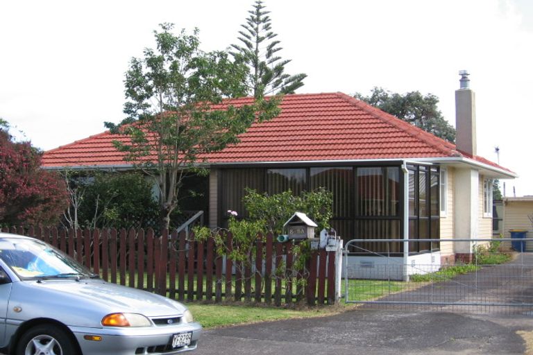 Photo of property in 8 Rixon Place, Te Atatu Peninsula, Auckland, 0610