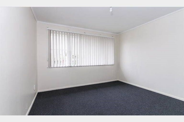 Photo of property in 67 Cobham Crescent, Kelston, Auckland, 0602