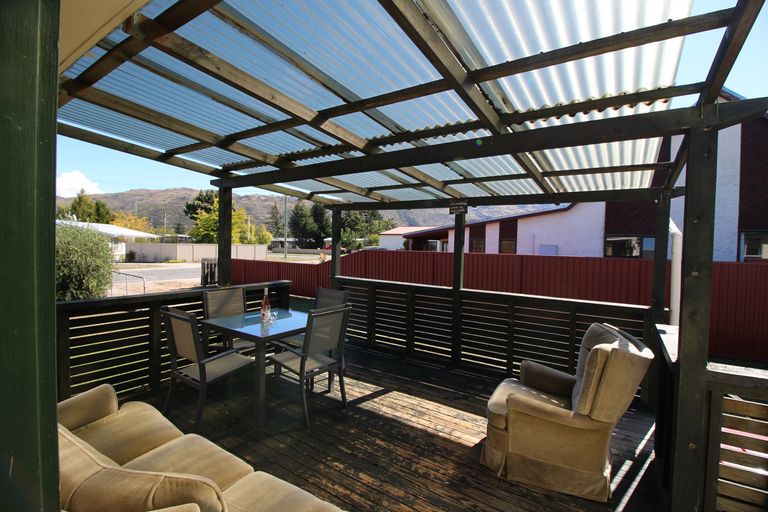 Photo of property in 84 Shields Street, Clyde, 9330