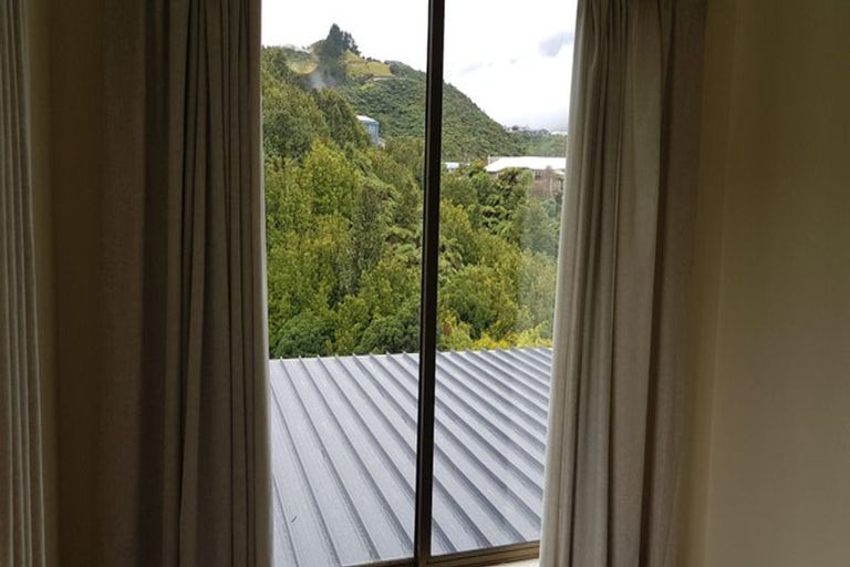 Photo of property in 2 Kekeno Grove, Tirohanga, Lower Hutt, 5010