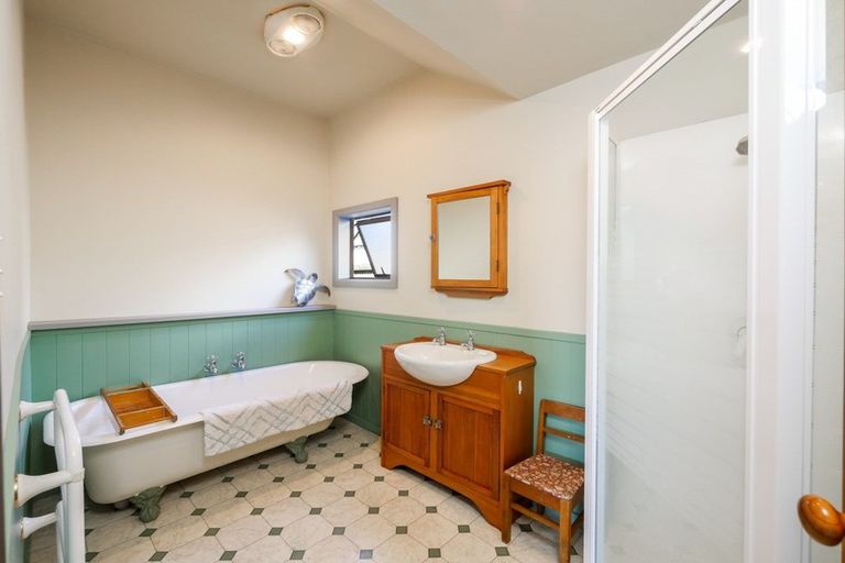 Photo of property in 52 Oxley Crescent, Broad Bay, Dunedin, 9014