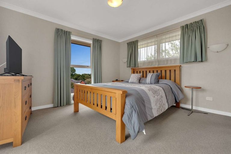 Photo of property in 82 Rototuna Road, Rototuna, Hamilton, 3210