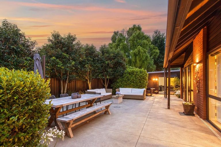 Photo of property in 190 Fendalton Road, Fendalton, Christchurch, 8052