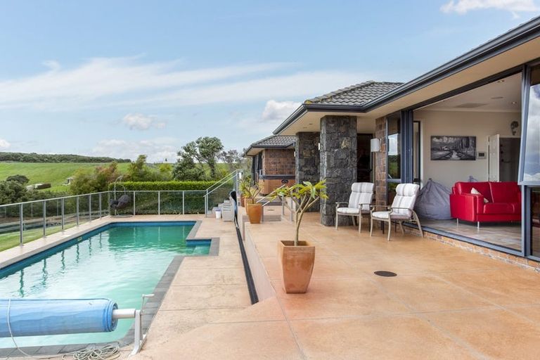 Photo of property in 38a Kaipara Lake Road, South Head, Helensville, 0874