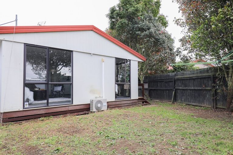 Photo of property in 4/7 Barneys Farm Road, Clendon Park, Auckland, 2103