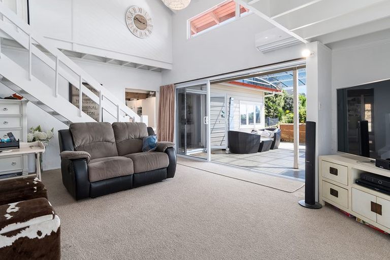 Photo of property in 36 Omokoroa Road, Omokoroa, 3114