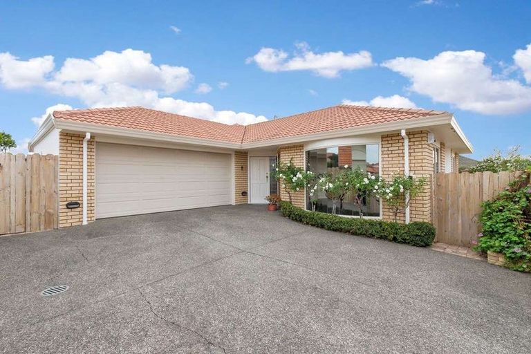 Photo of property in 2/3 Caldbeck Rise, Northpark, Auckland, 2013