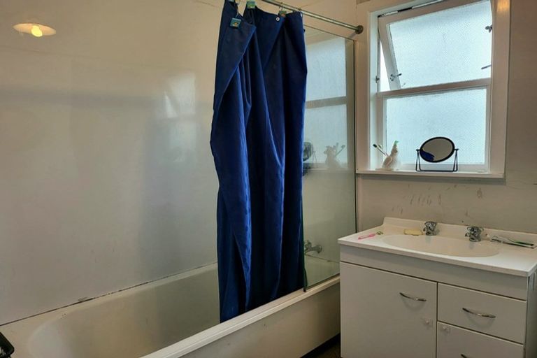 Photo of property in 27 Lynda Avenue, Paparangi, Wellington, 6037