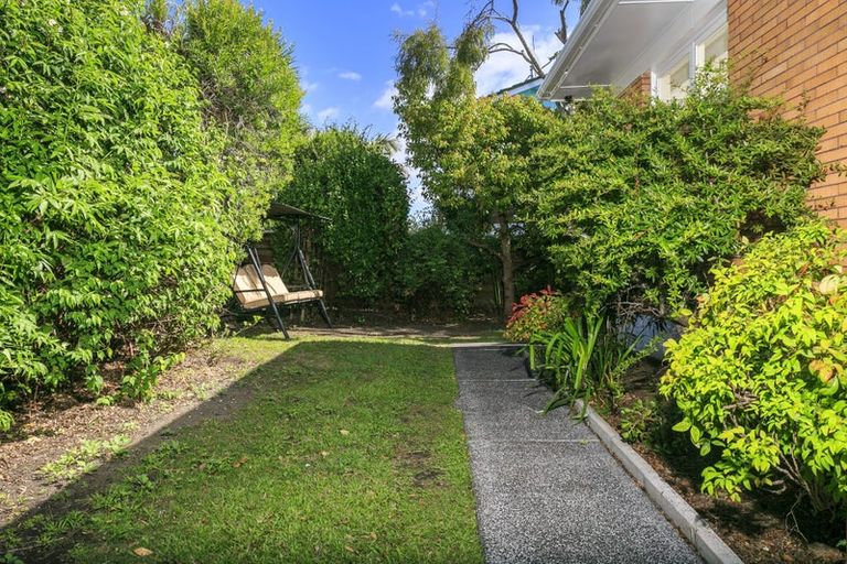 Photo of property in 2/43 Northumberland Avenue, Belmont, Auckland, 0622