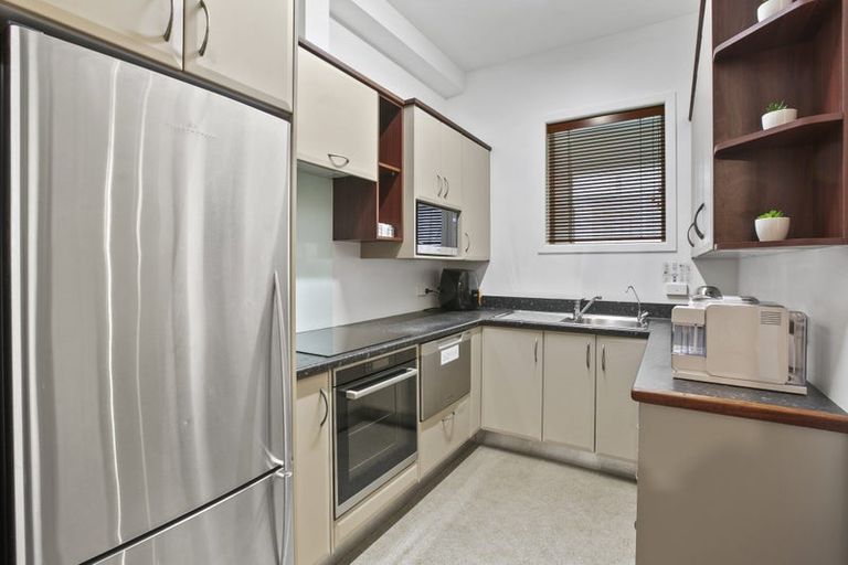 Photo of property in Devonport Apartments, 22/127 Saint Aubyn Street, New Plymouth, 4310
