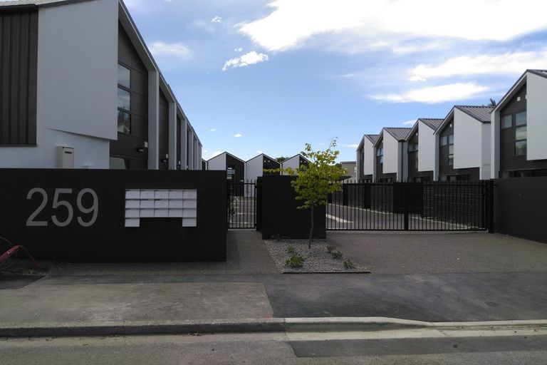 Photo of property in 21 Hamill Road, Halswell, Christchurch, 8025