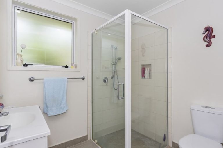 Photo of property in 16 Haden Place, Omokoroa, 3114