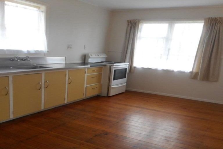 Photo of property in 27 Opaheke Road, Papakura, 2110