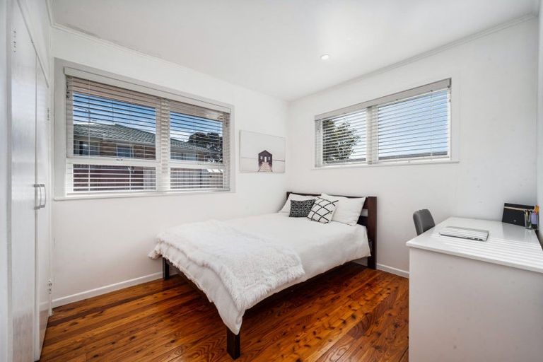 Photo of property in 2/77 Alexander Street, Cockle Bay, Auckland, 2014