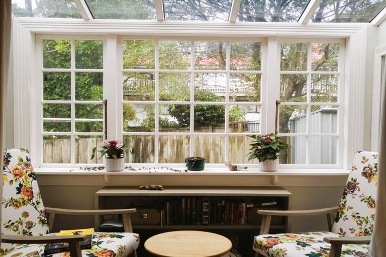 Photo of property in 17 Poplar Grove, Thorndon, Wellington, 6011