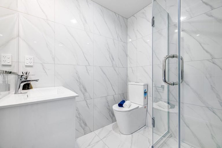 Photo of property in 4b Hepburn Road, Glendene, Auckland, 0602