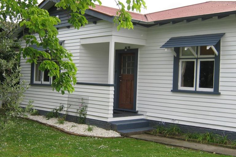 Photo of property in 25 Kingswood Street, Takaro, Palmerston North, 4412
