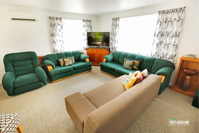 Photo of property in 9 Swanson Oaks, Swanson, Auckland, 0612