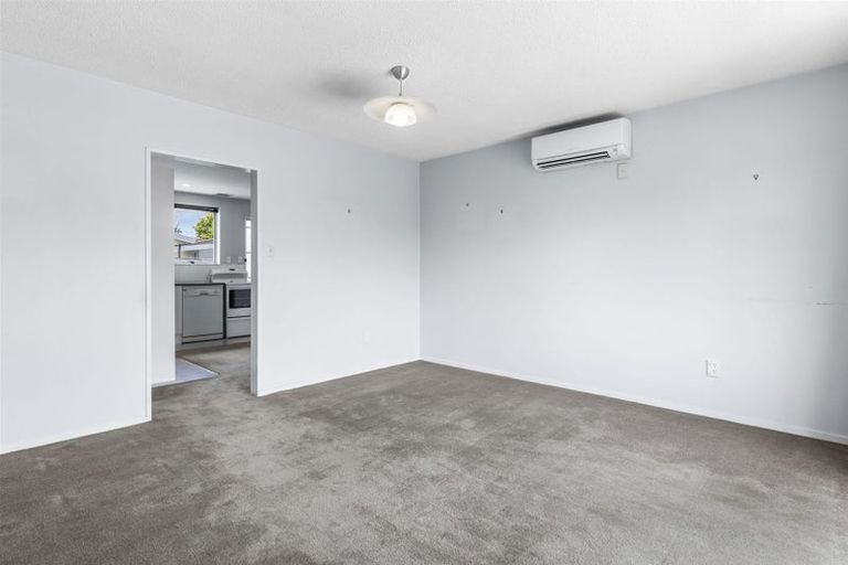 Photo of property in 1/15 Chipping Lane, Redwood, Christchurch, 8051