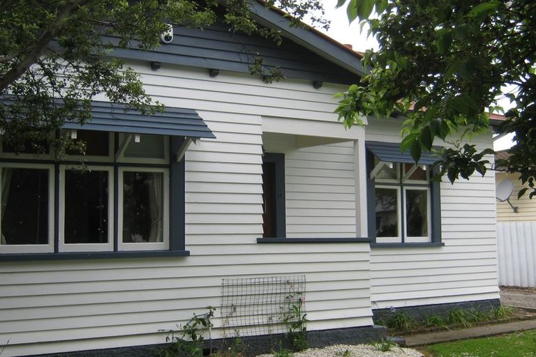 Photo of property in 25 Kingswood Street, Takaro, Palmerston North, 4412