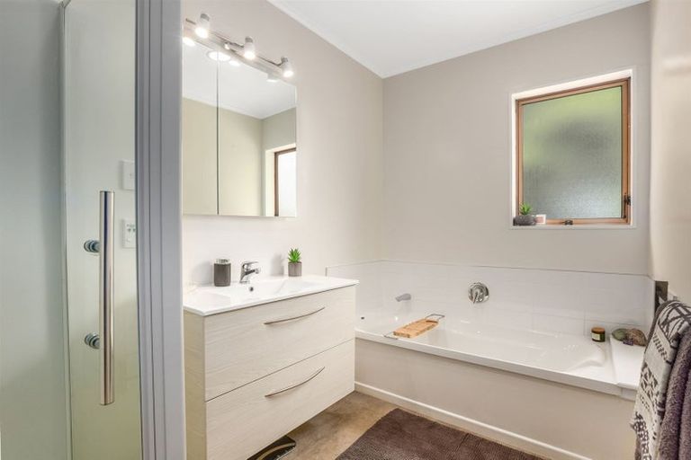 Photo of property in 3a Quinn Grove, Ranui, Porirua, 5024