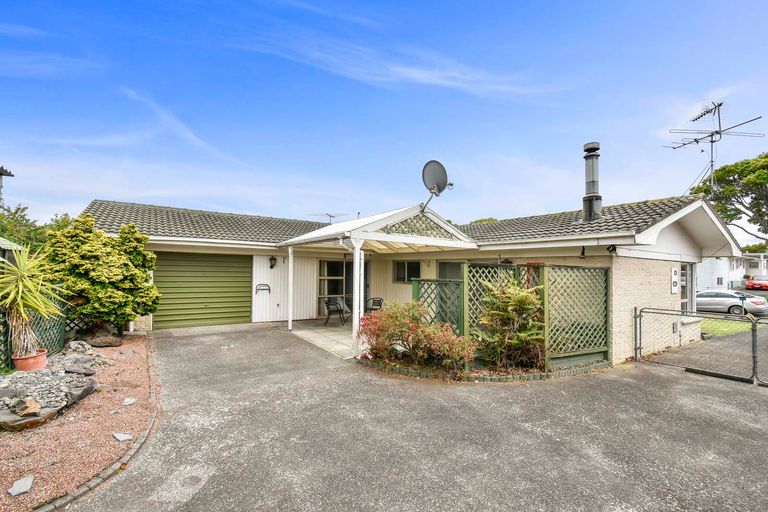 Photo of property in 20 Sunnypark Avenue, Rosehill, Papakura, 2113