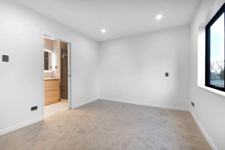 Photo of property in 2/399 Massey Road, Mangere East, Auckland, 2024