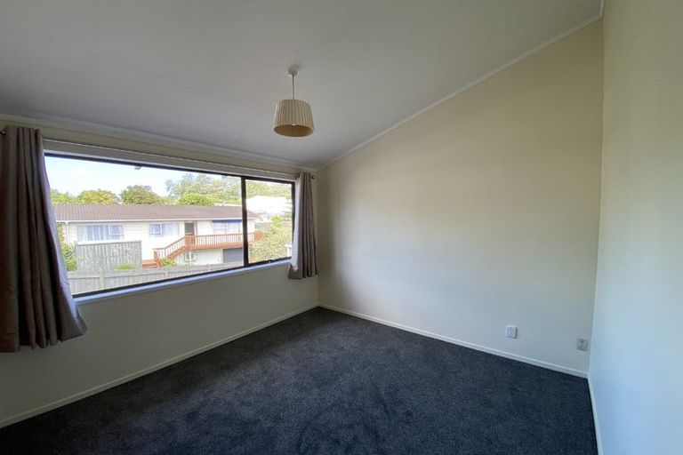 Photo of property in 1/6 Clare Place, Glenfield, Auckland, 0629