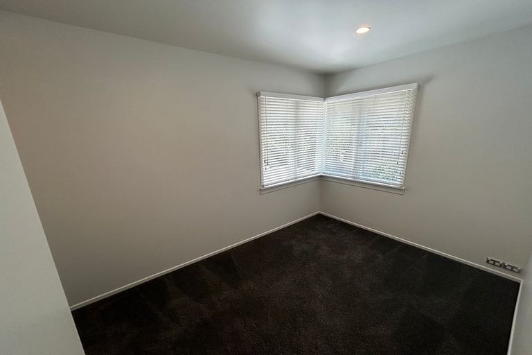 Photo of property in 17 Tui Glen Road, Birkenhead, Auckland, 0626